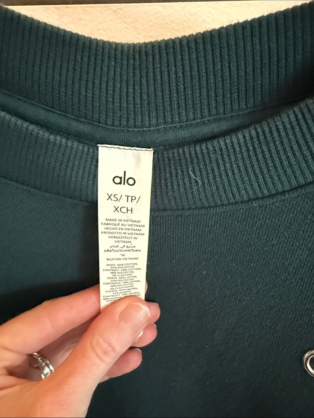 ALO Yoga woman’s  Crewneck Sweatshirt in Forest Green - Picture 2 of 3